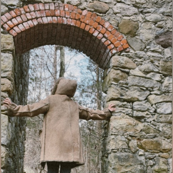 Meet your Posher, Holly - Picture 1 of 1